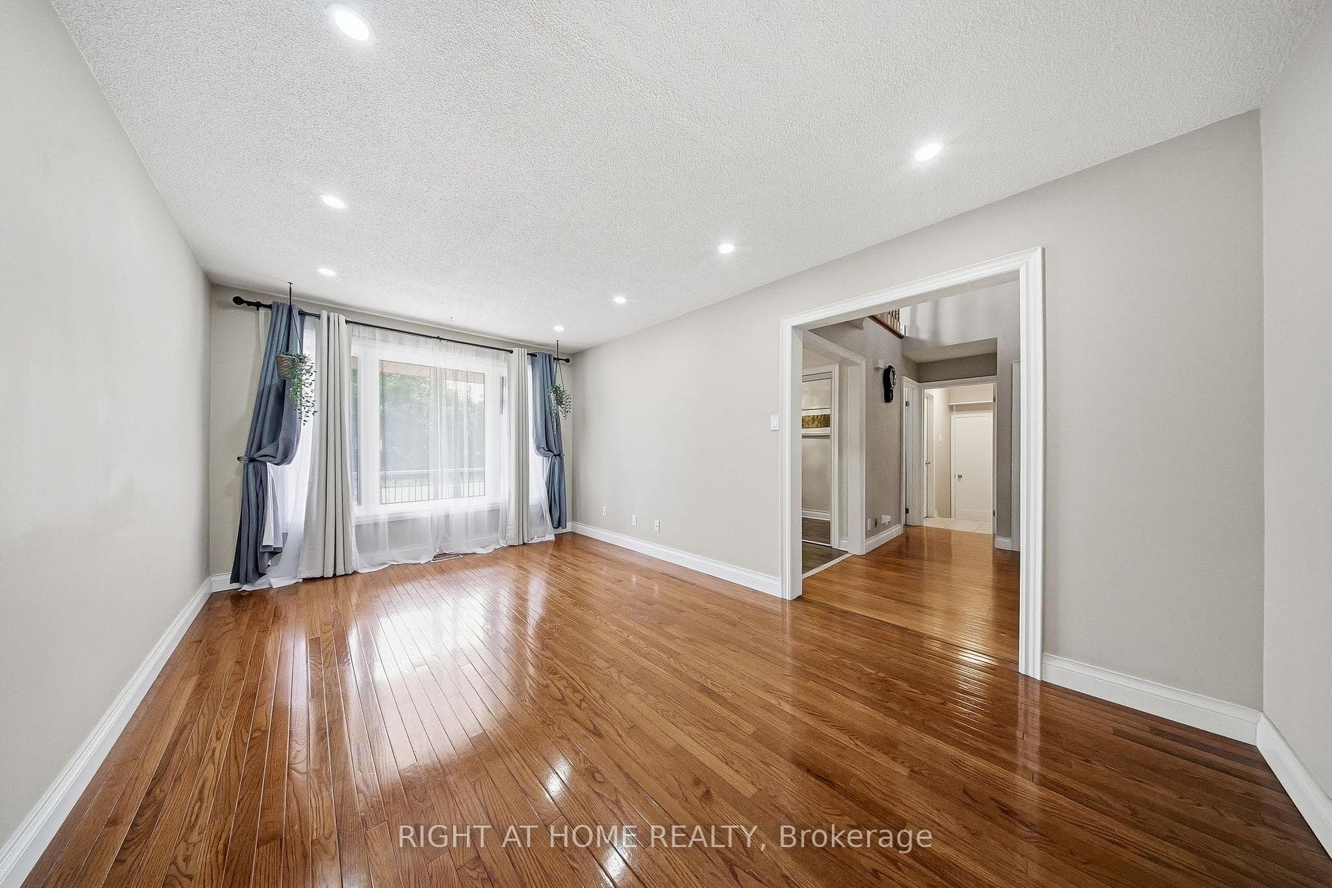29 Sunforest Drive photo 12