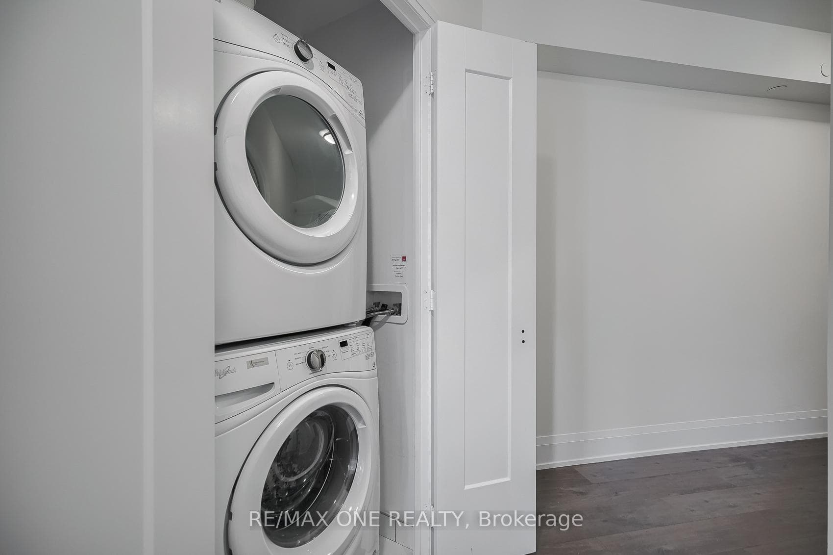 101 Erskine Avenue Unit 2002 photo 18