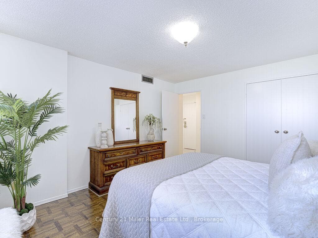 3695 Kaneff Crescent Unit #606 photo 18