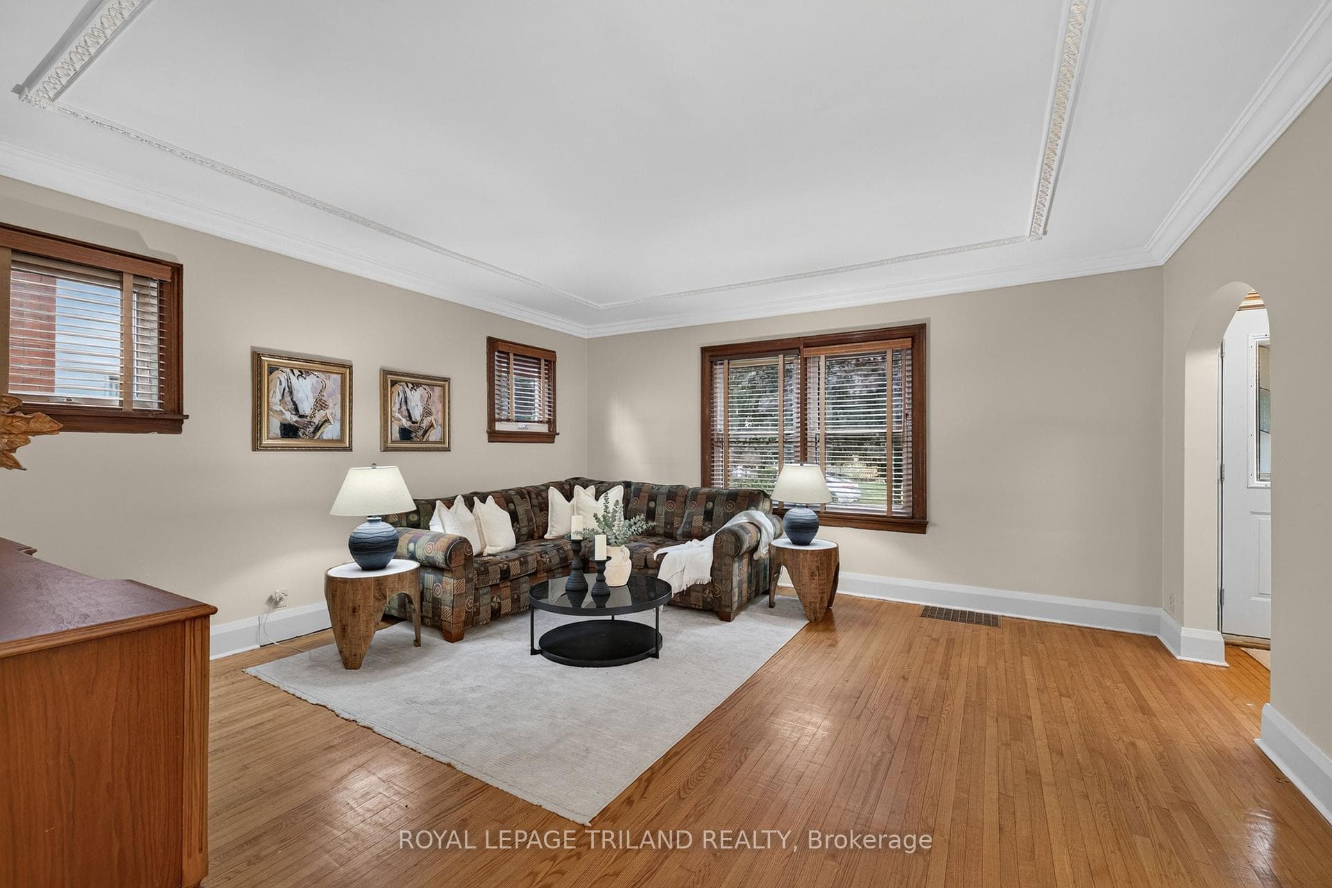 11 Maple Street photo 8