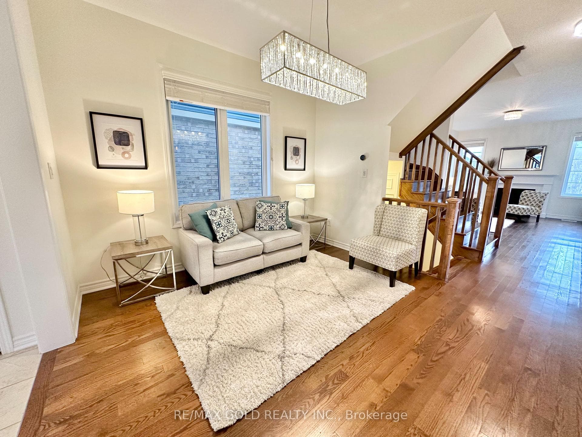 1230 Duignan Crescent photo 4