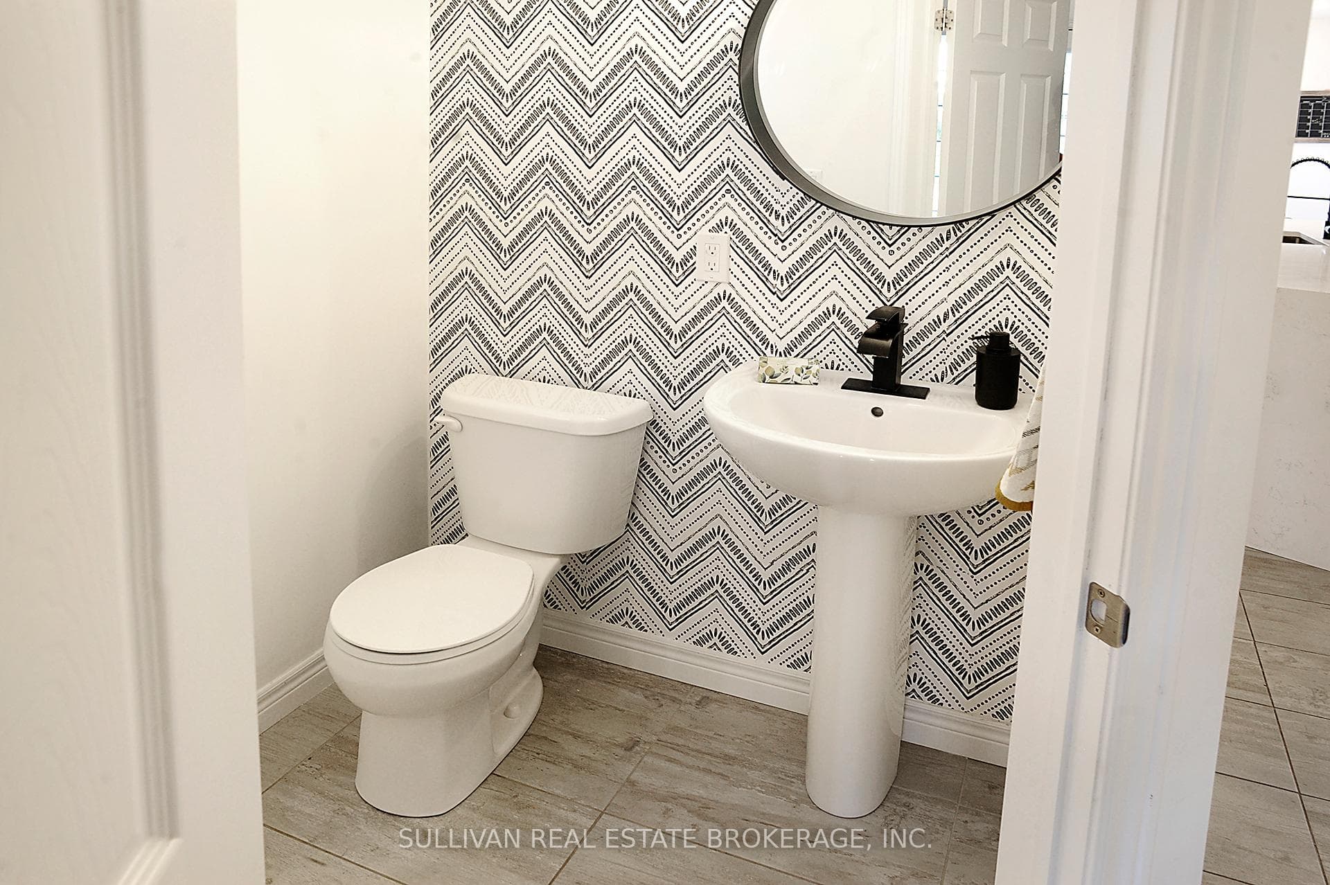 262 Vincent Drive photo 26