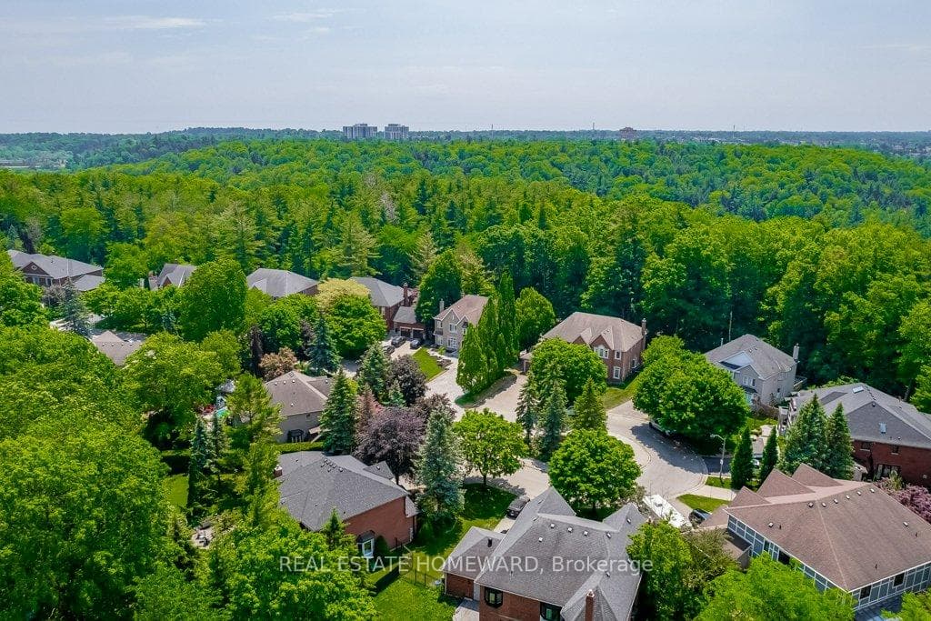 98 Woodview Drive photo 45
