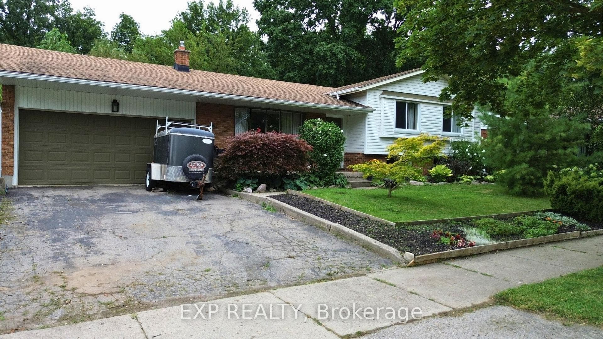 245 Millbank Drive photo 2