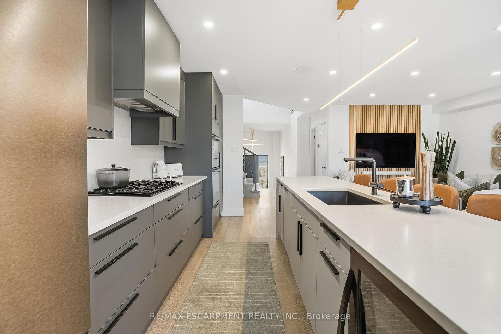 1311 Treeland Street photo 14