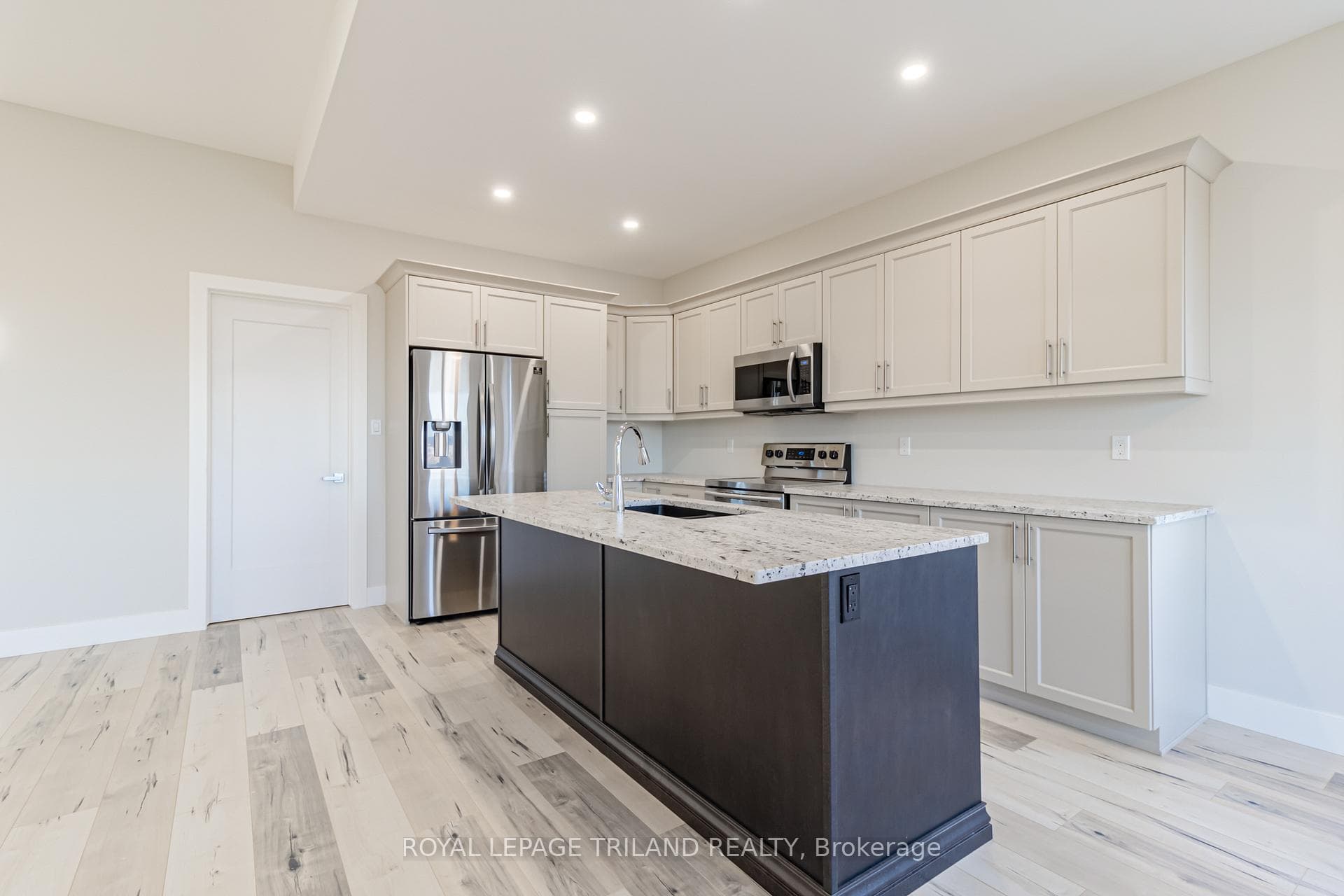 More of this fantastic kitchen