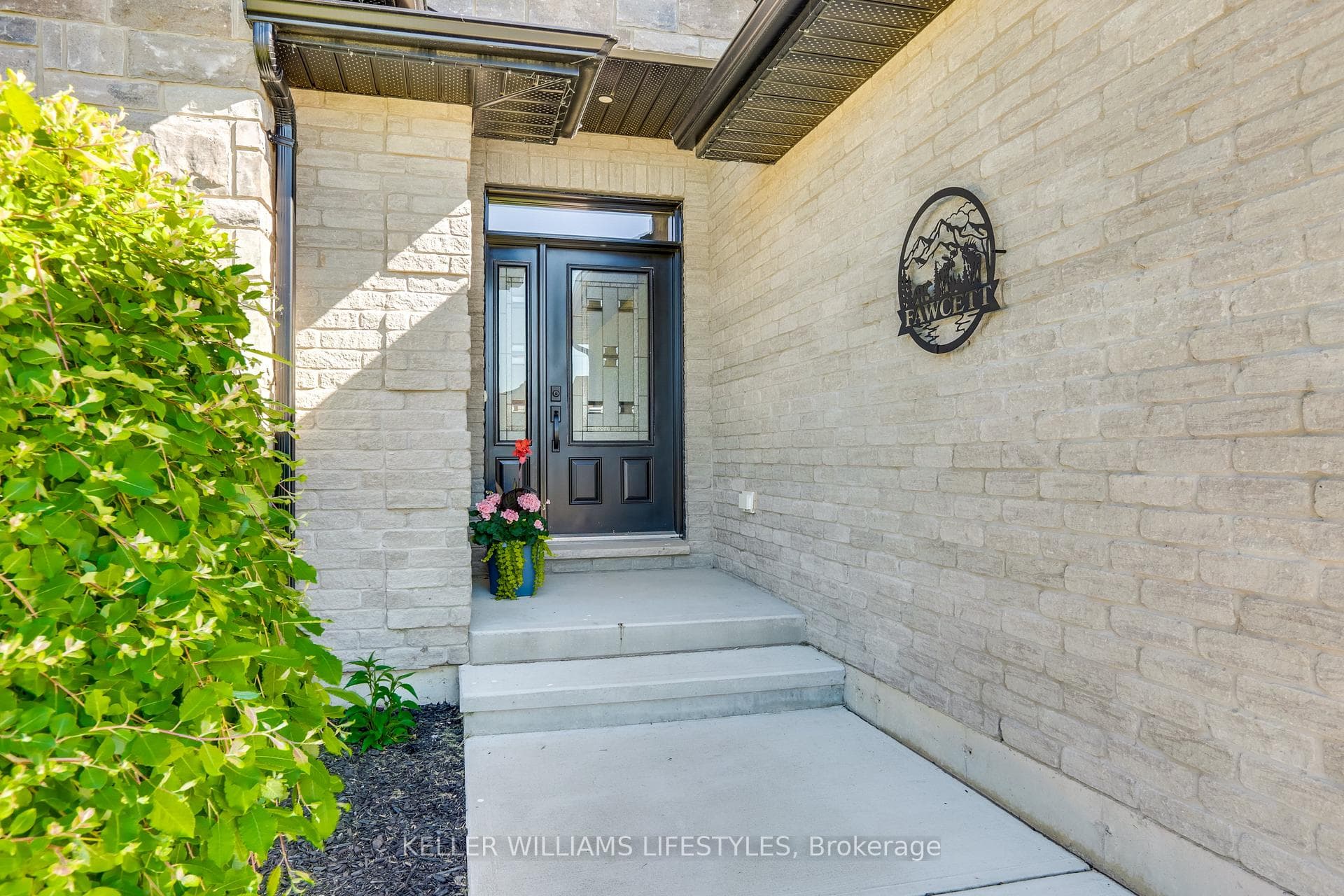 110 FIELD Street photo 2