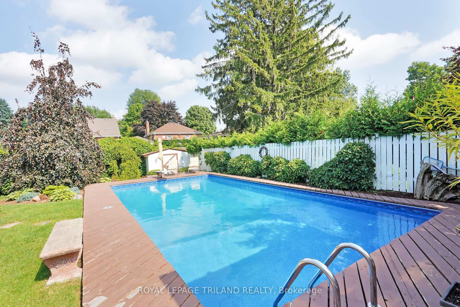442 Beatrice Street photo 30