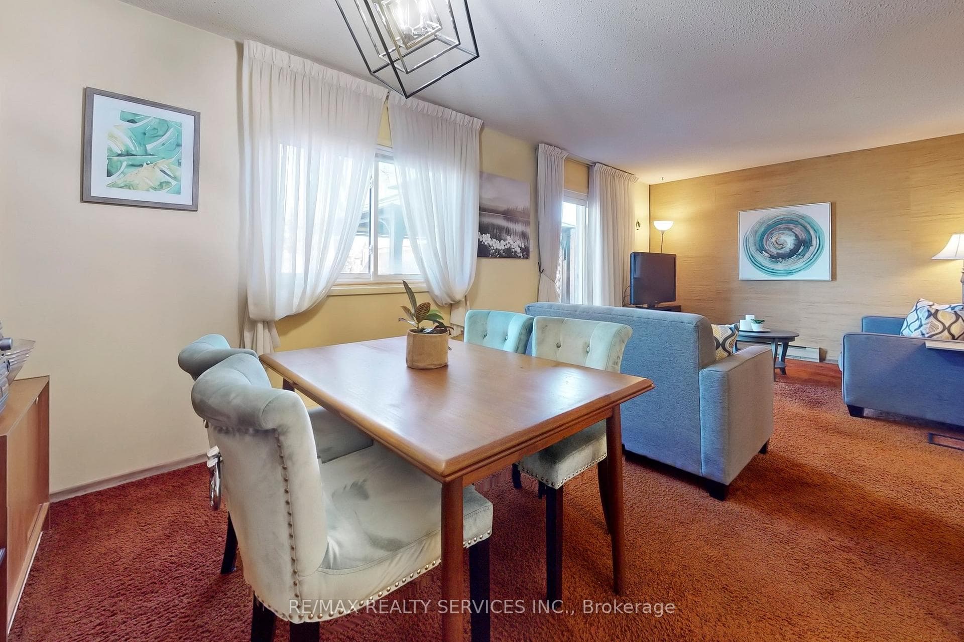 8 Gladstone Square photo 6