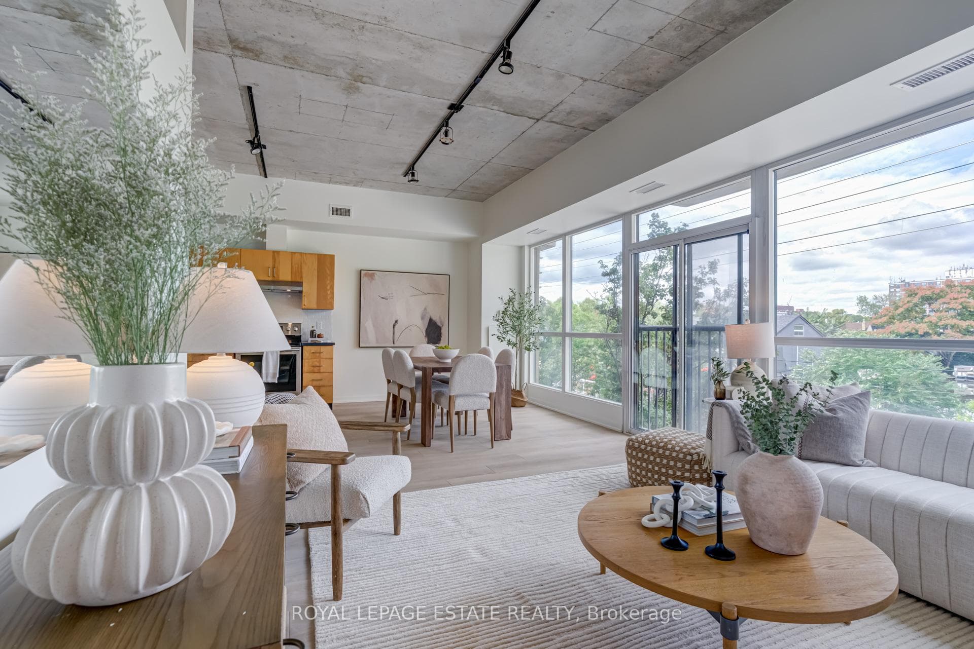 Living Room/Dining Area/Kitchen