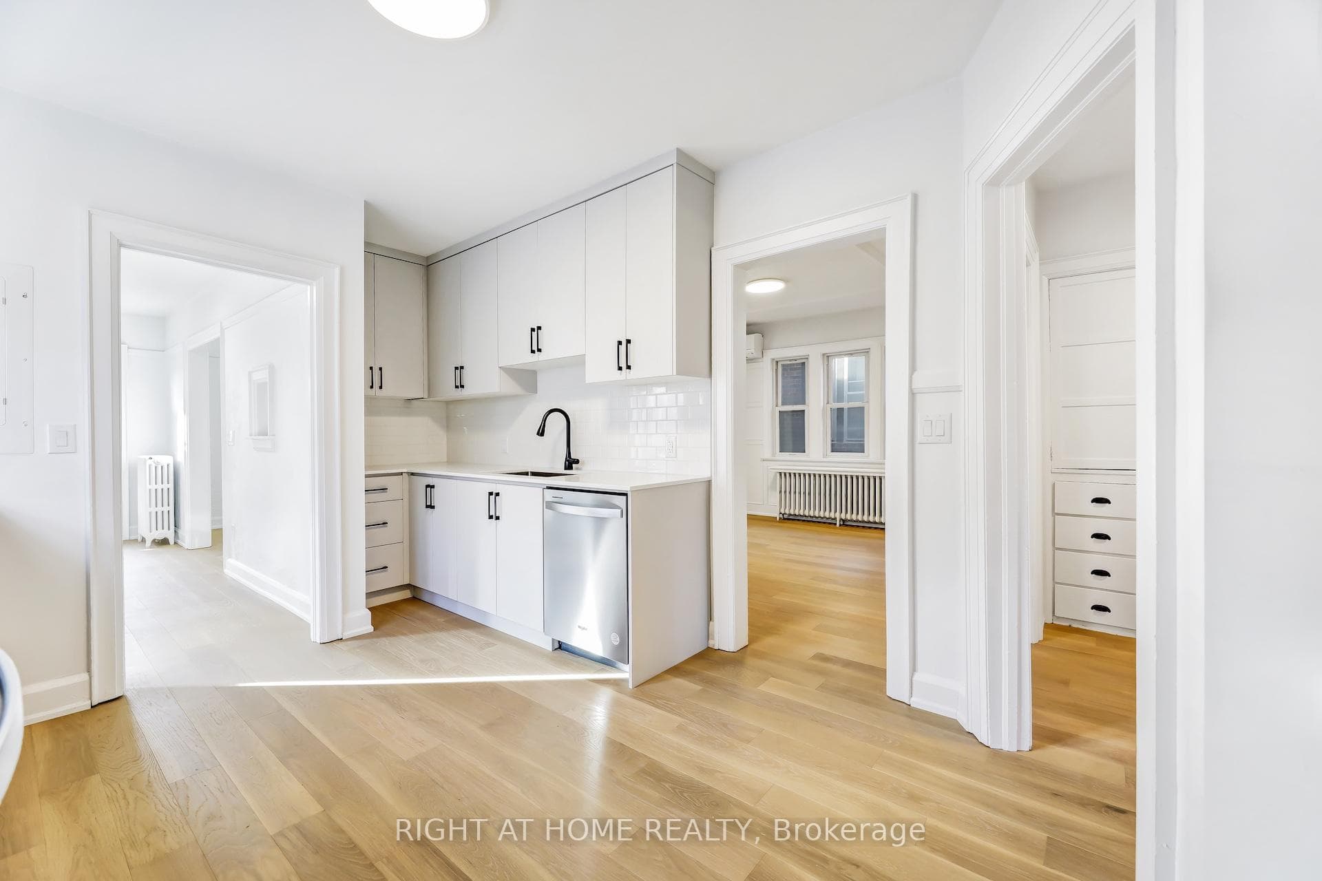 35 Braemar Avenue Unit Upper photo 5