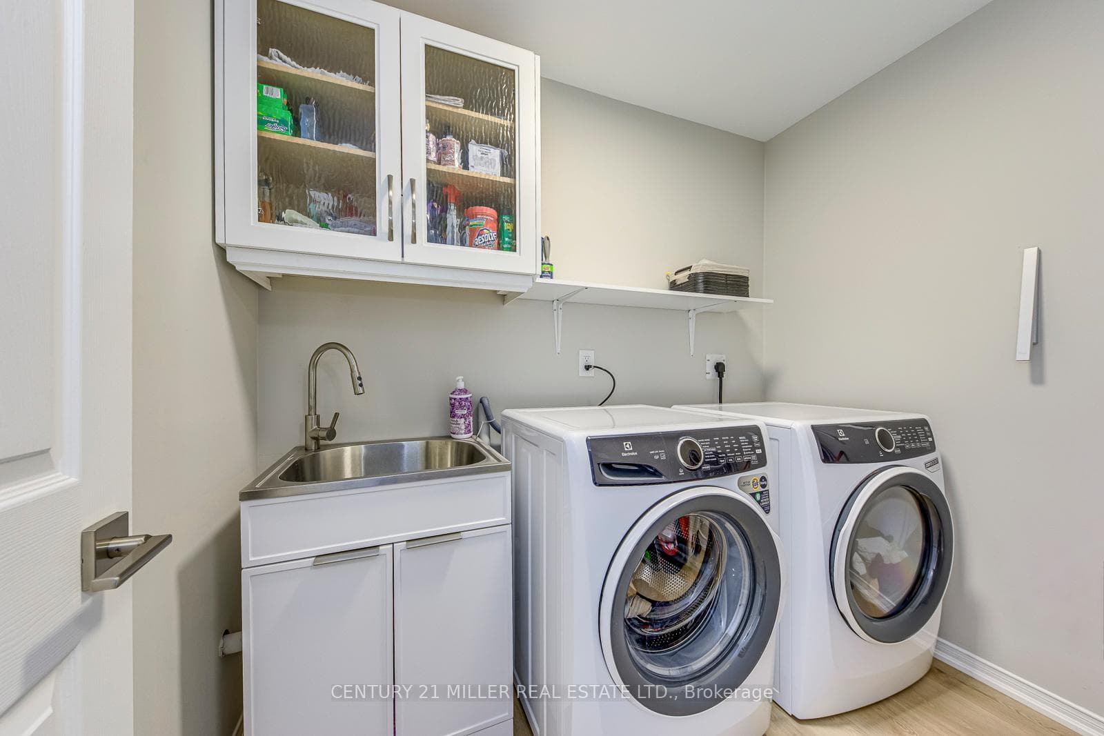 215 ROXTON Road photo 32