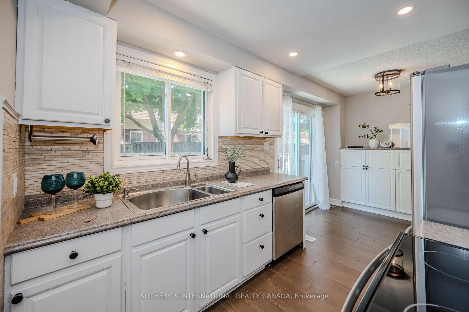 30 Heslop Road Unit 25 photo 6