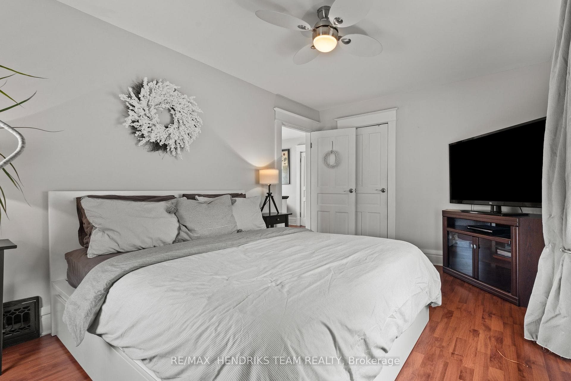 150 York Street photo 22