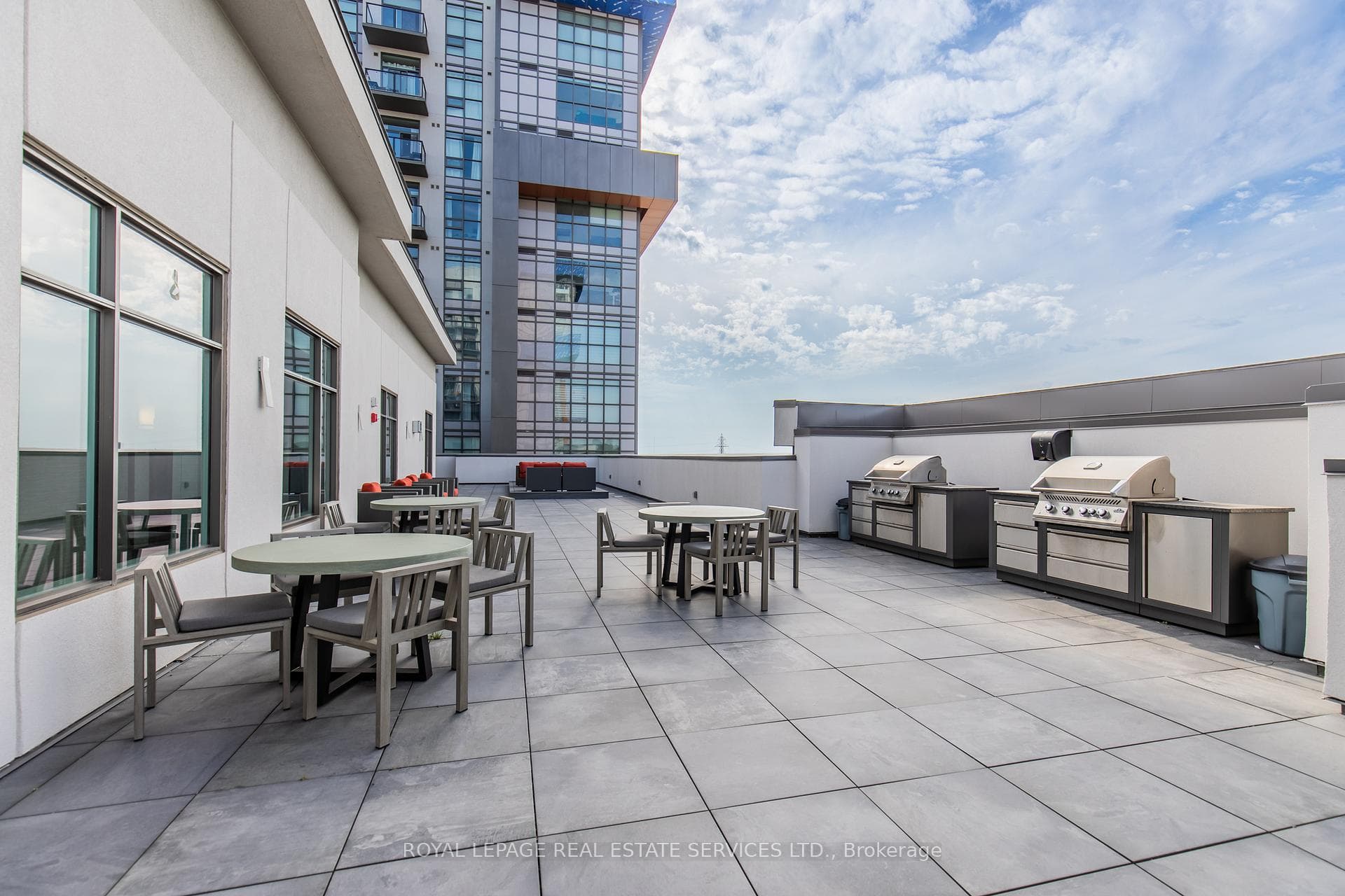Roof top terrace with BBQs