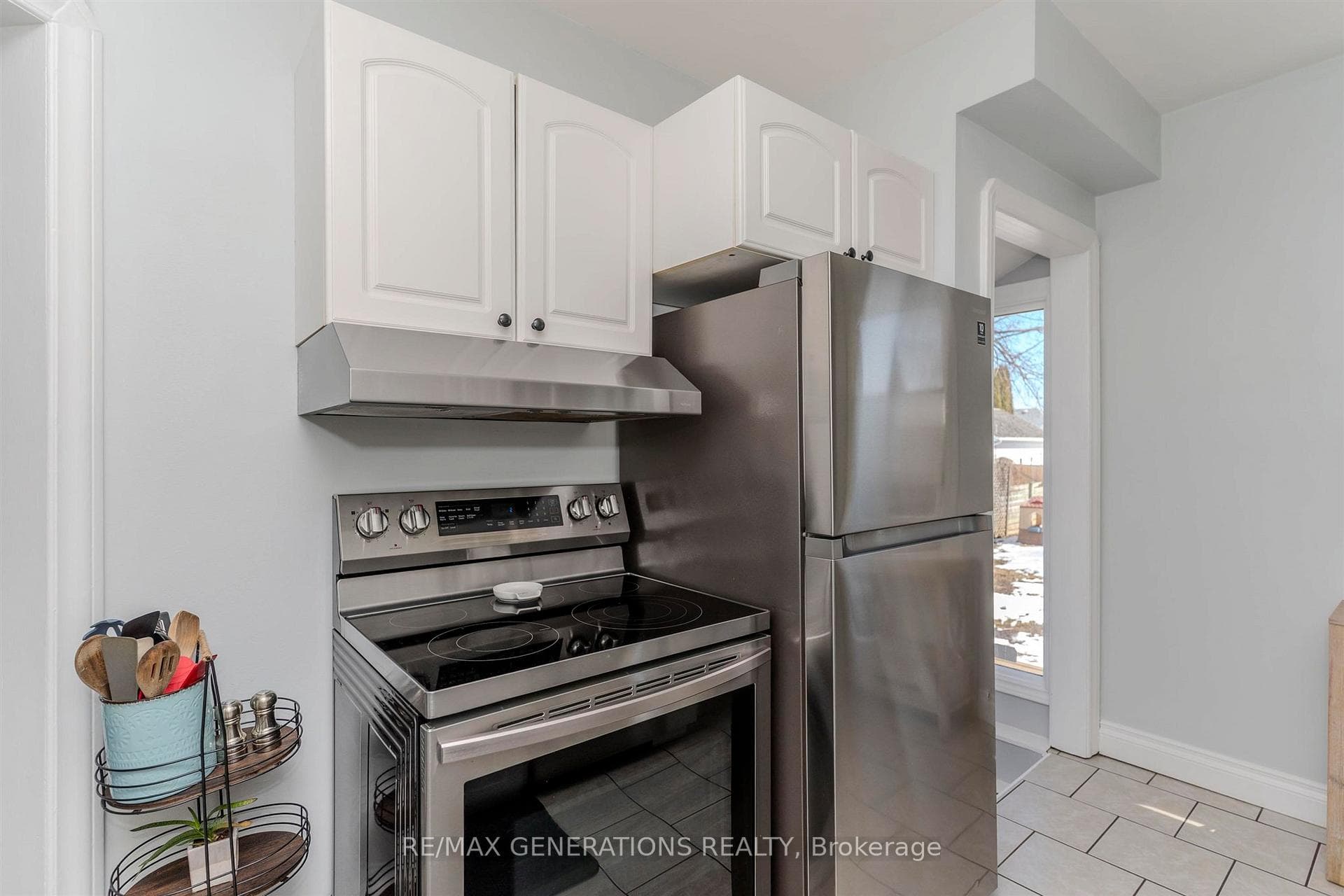 738 Bessie Avenue photo 8