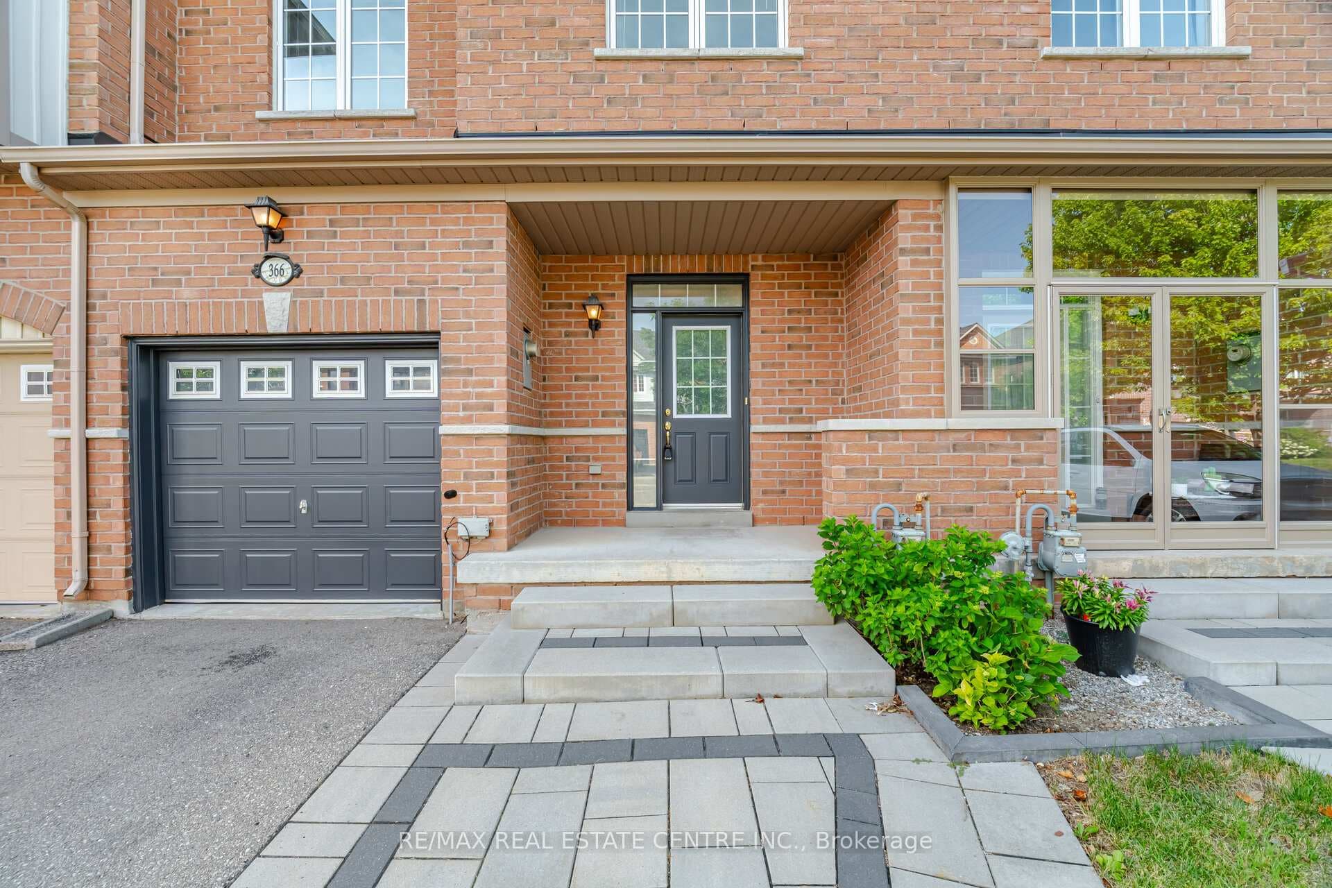 366 Hobbs Crescent photo 5