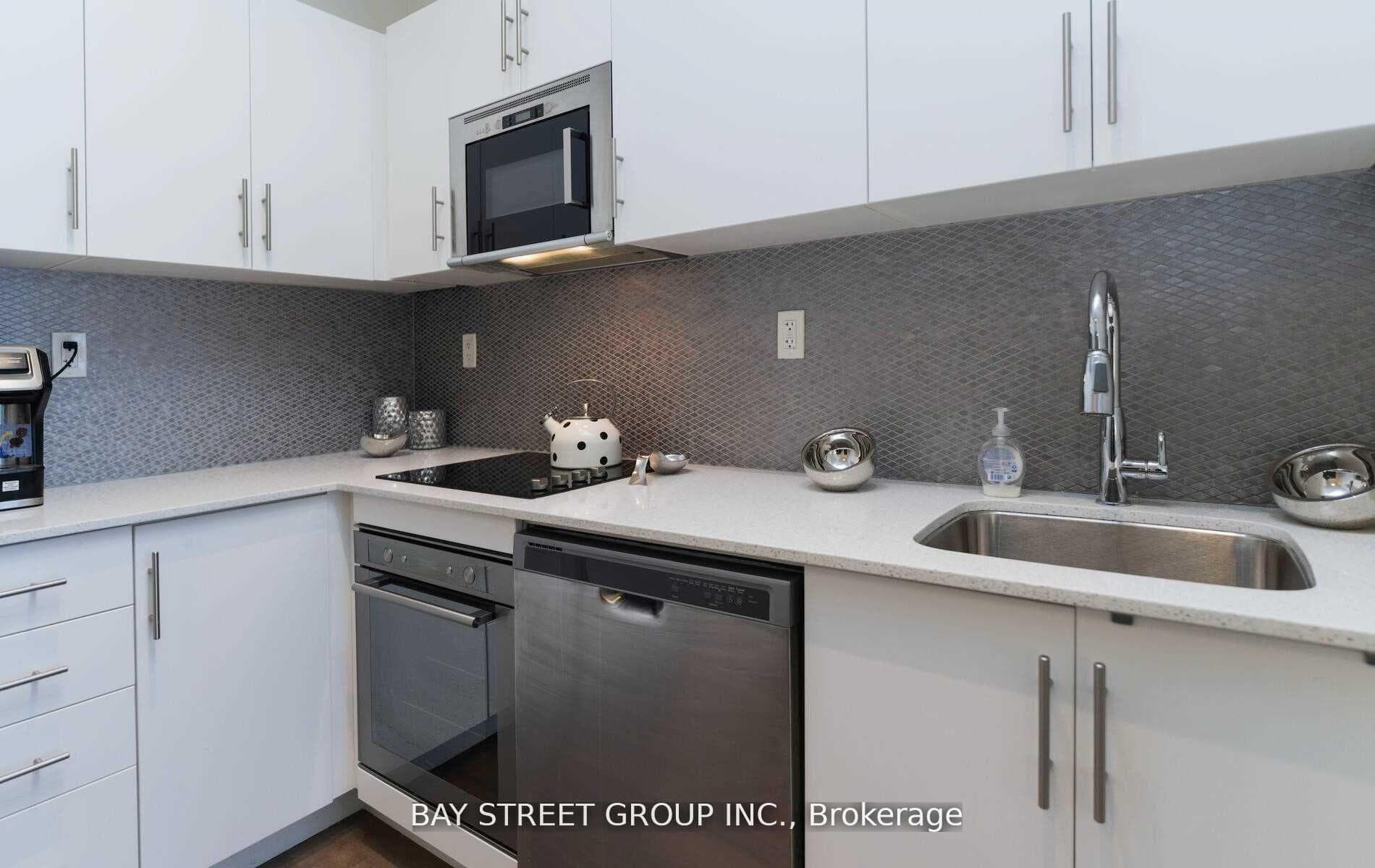 460 Adelaide Street Unit 831 photo 9
