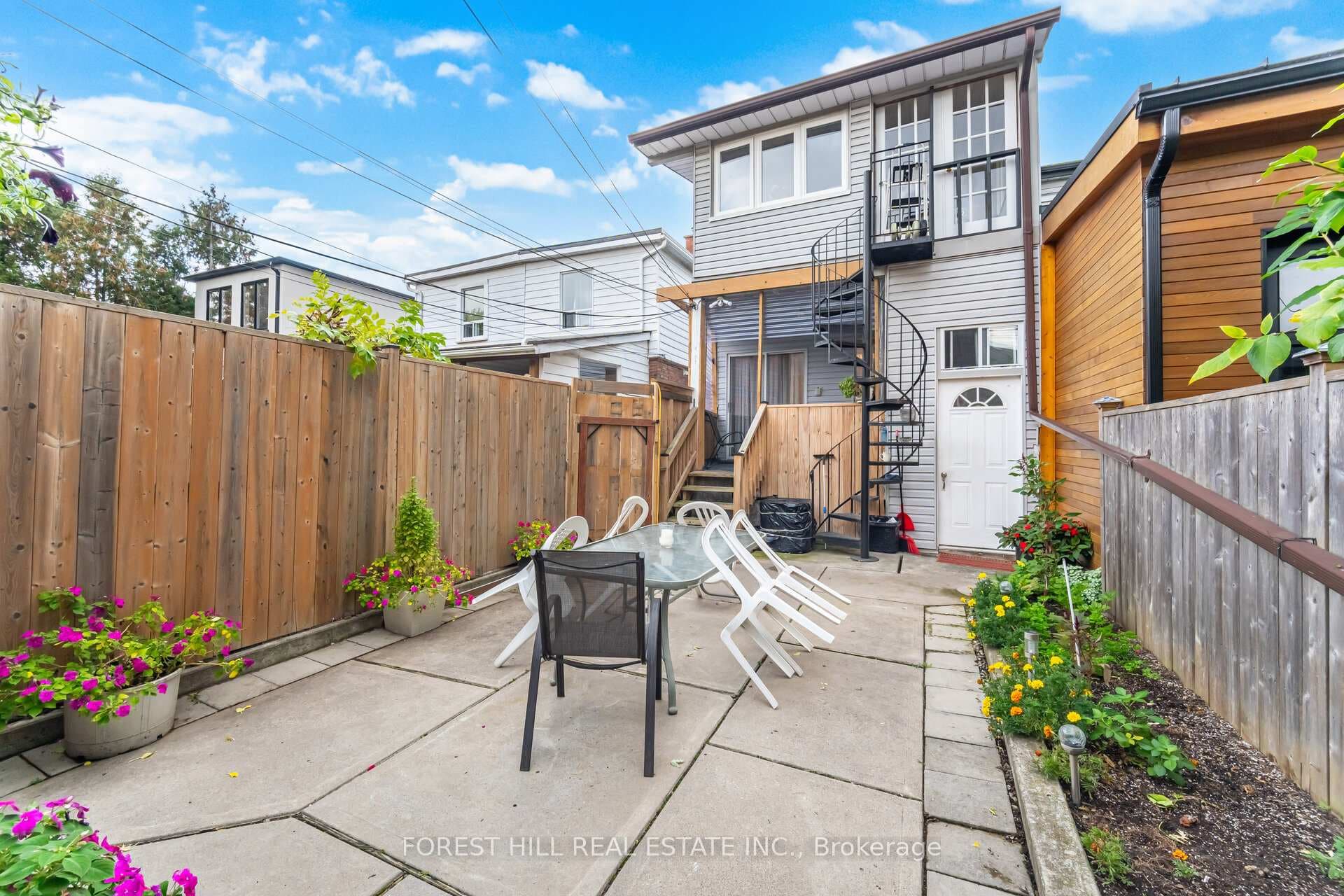 180 Milverton Boulevard photo 28