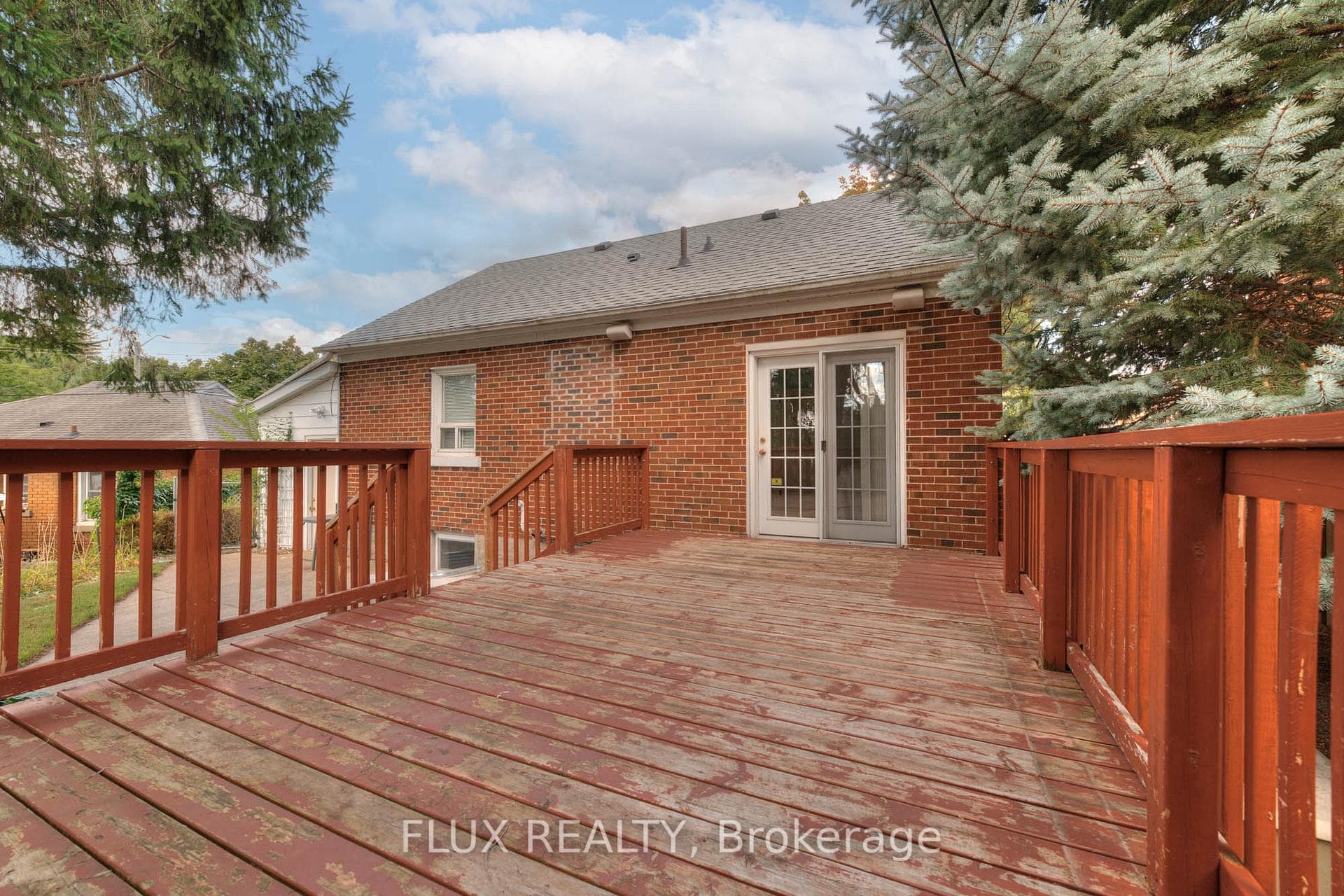 577 Stirling Avenue photo 27