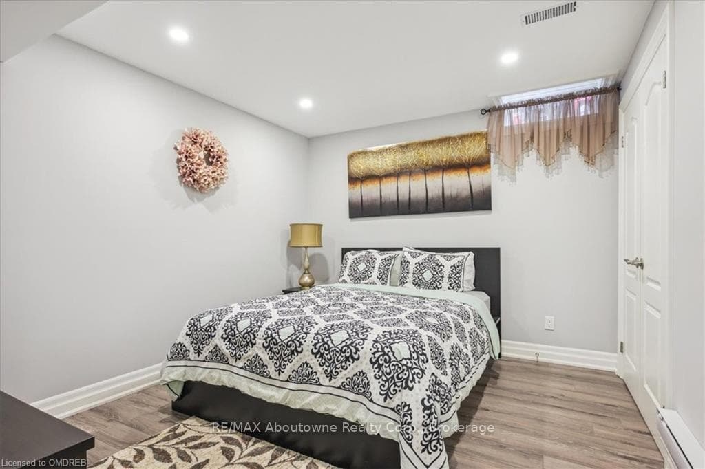 131 LEADERSHIP Drive photo 39