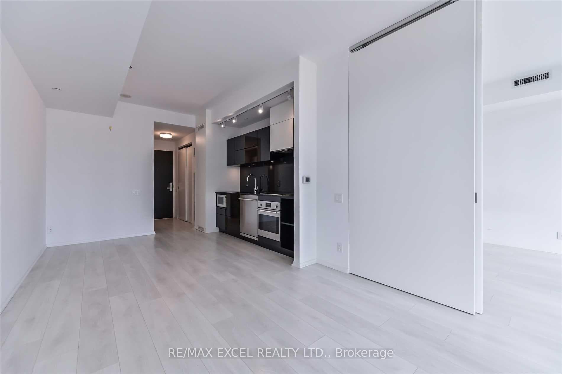 125 Peter Street Unit 1210 photo 5