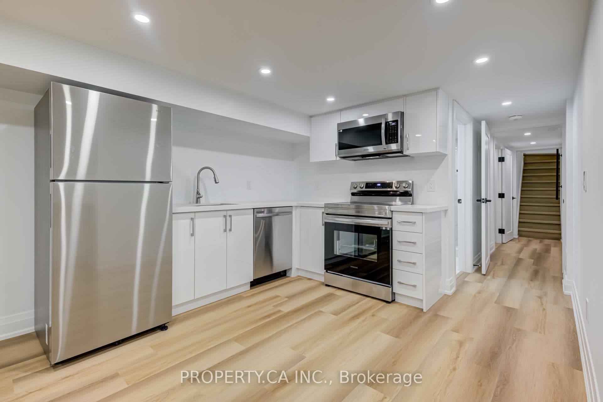 8 First Avenue Unit Lower photo 7