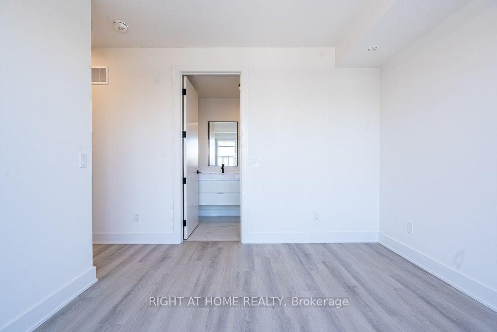 161 Everett Common photo 17