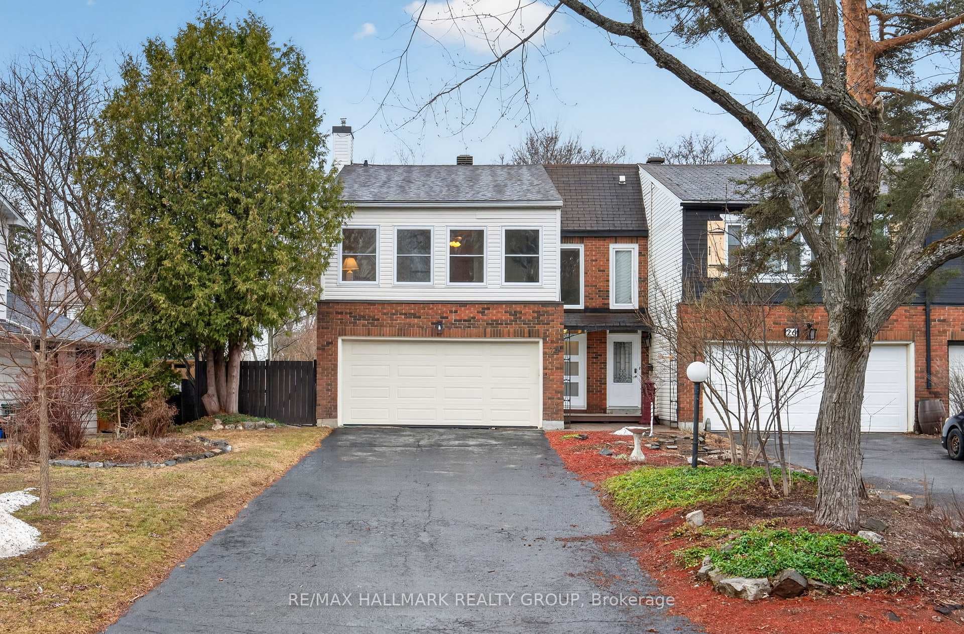 24 Hobart Crescent photo 1