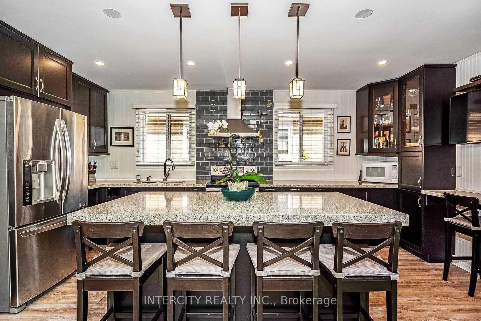 1404 Harmsworth Square photo 17