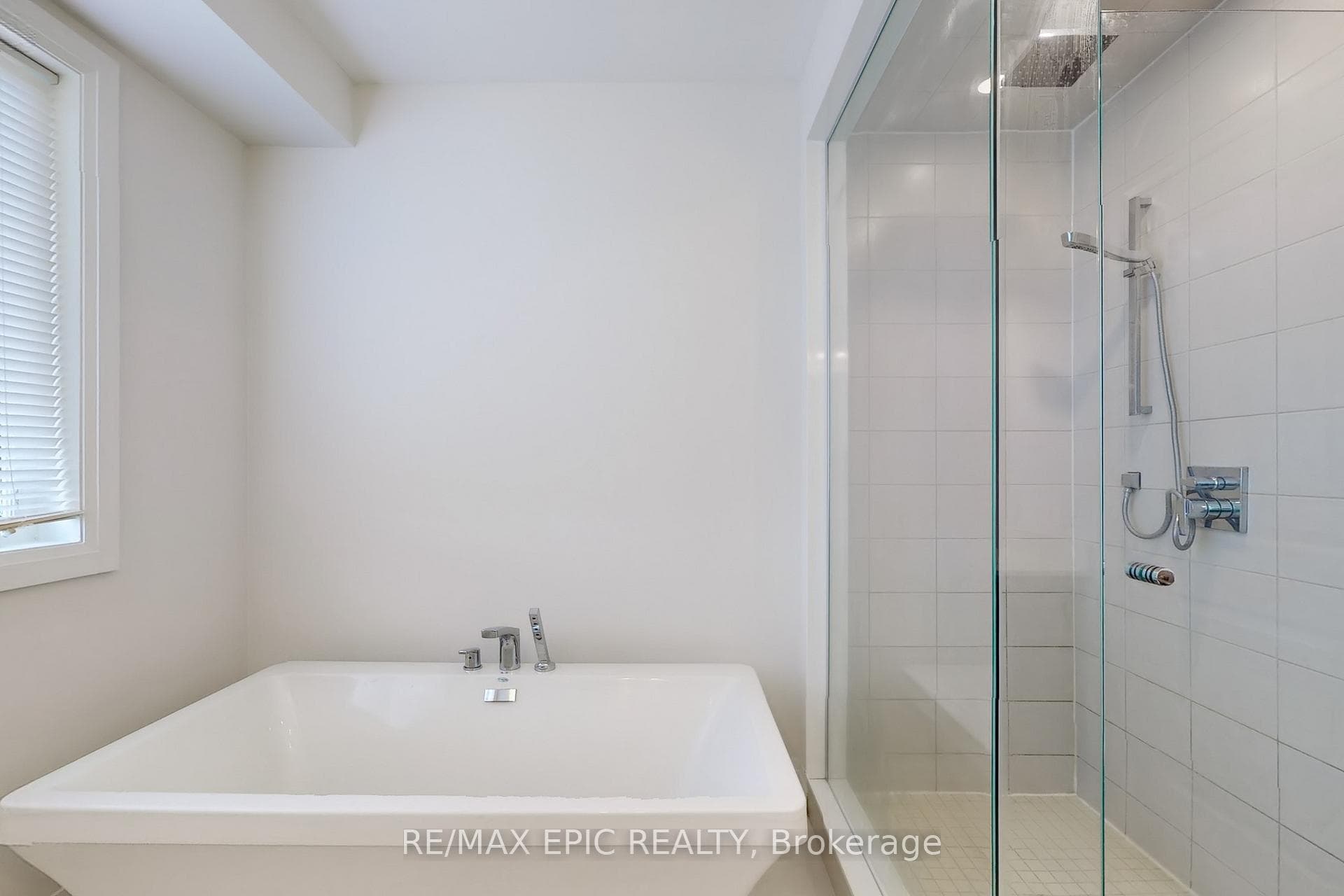 569 New England Court photo 23