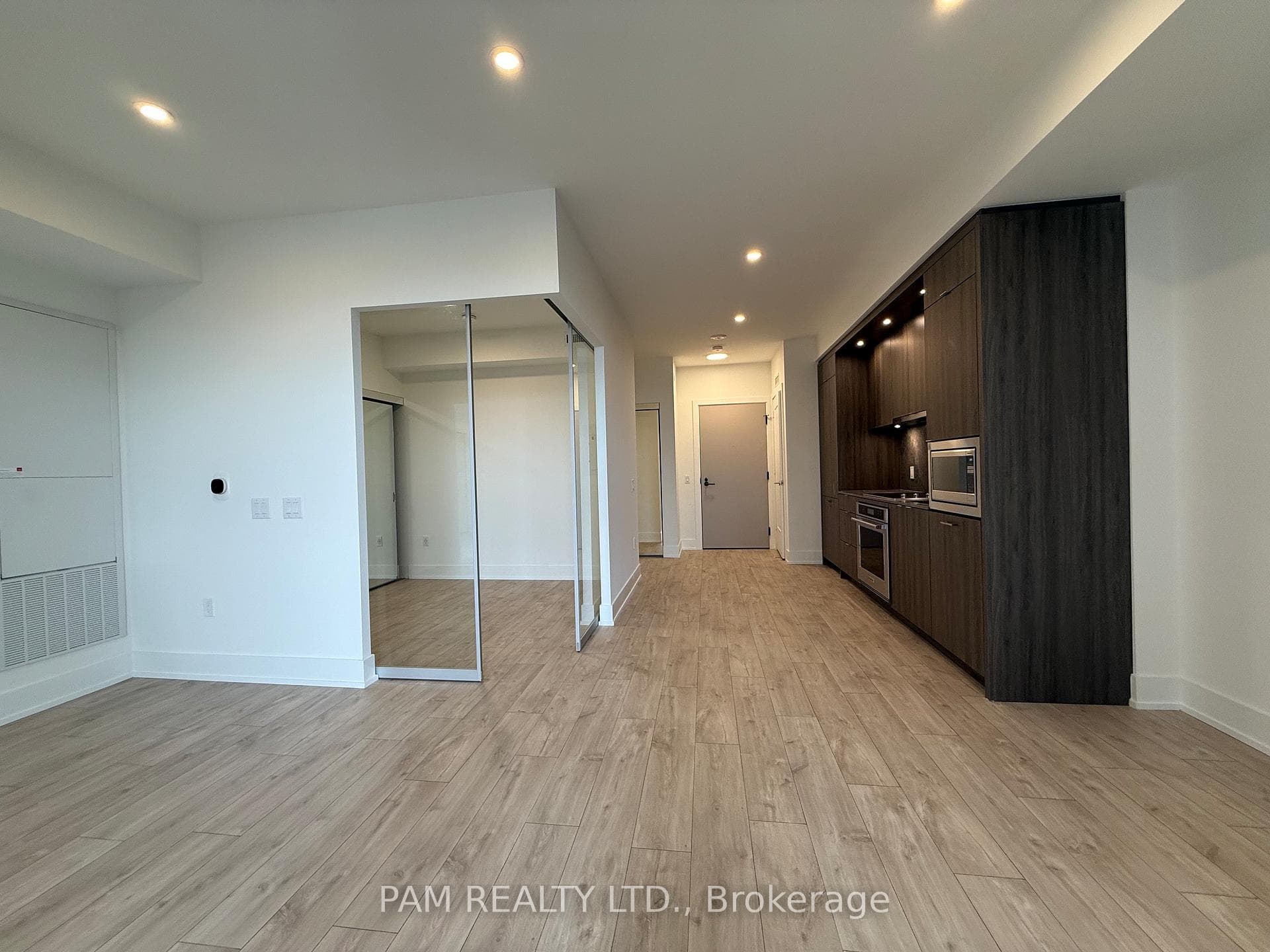 858 Dupont Street Unit 639 photo 4