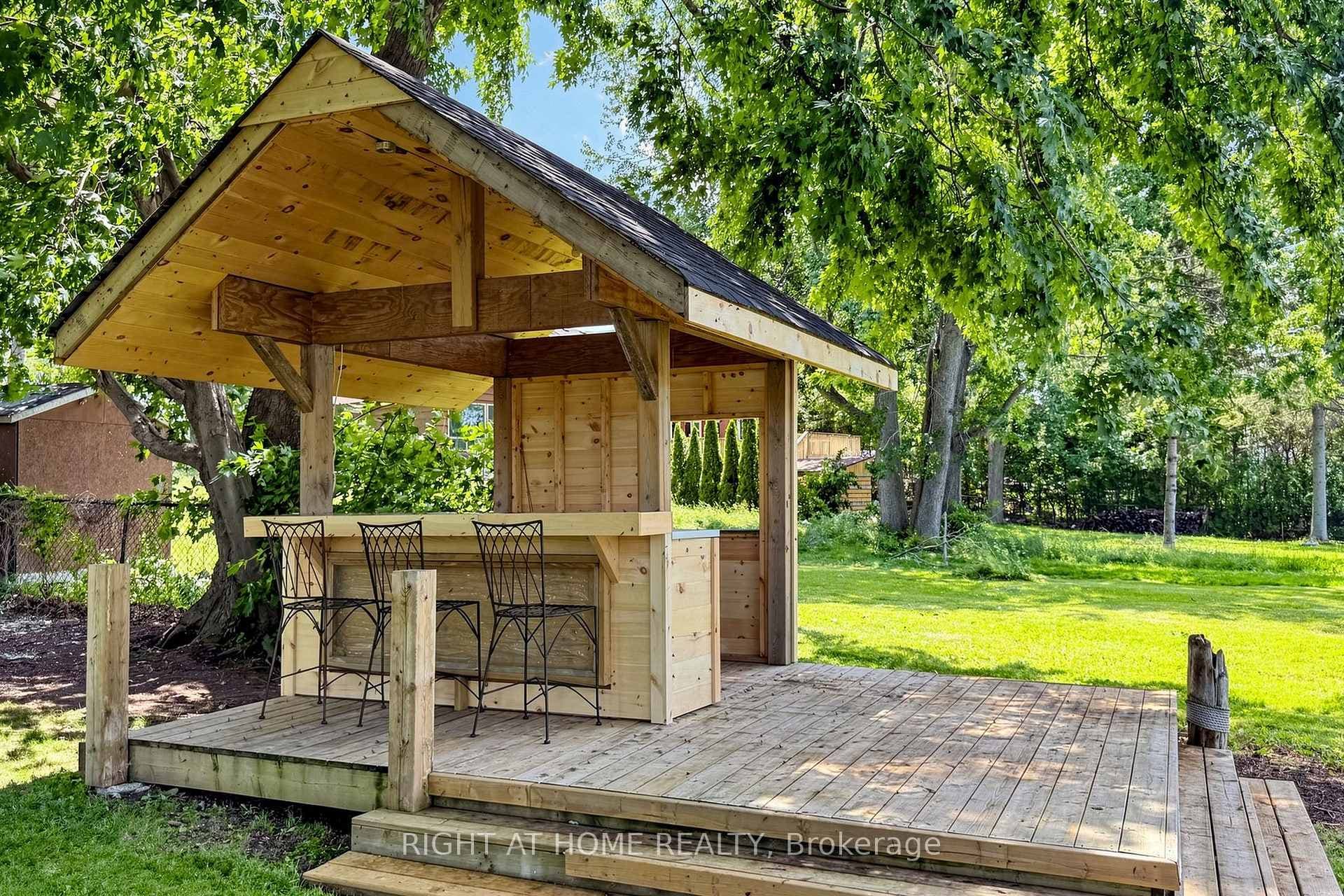 TIKI BAR TO ENTERTAIN FRIENDS AND FAMILY