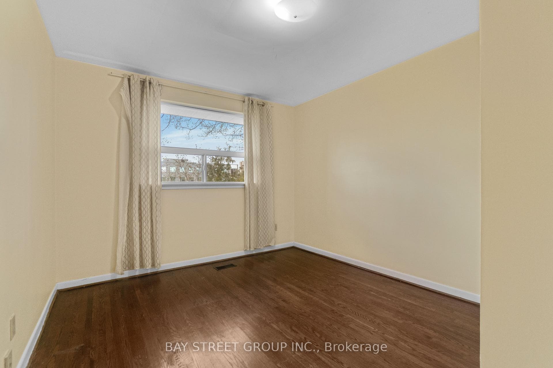 40 Bellbury Crescent Unit Upper photo 15