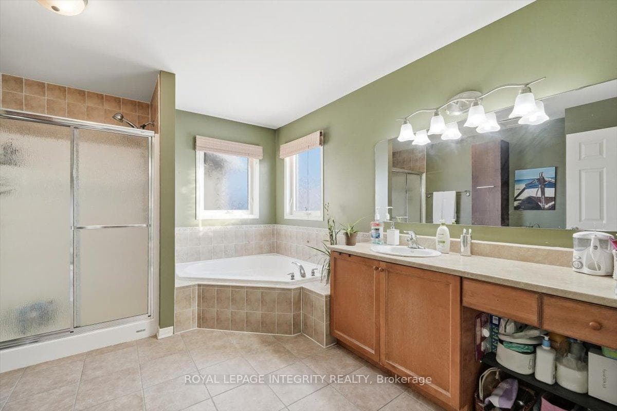 1110 Luesby Crescent photo 26
