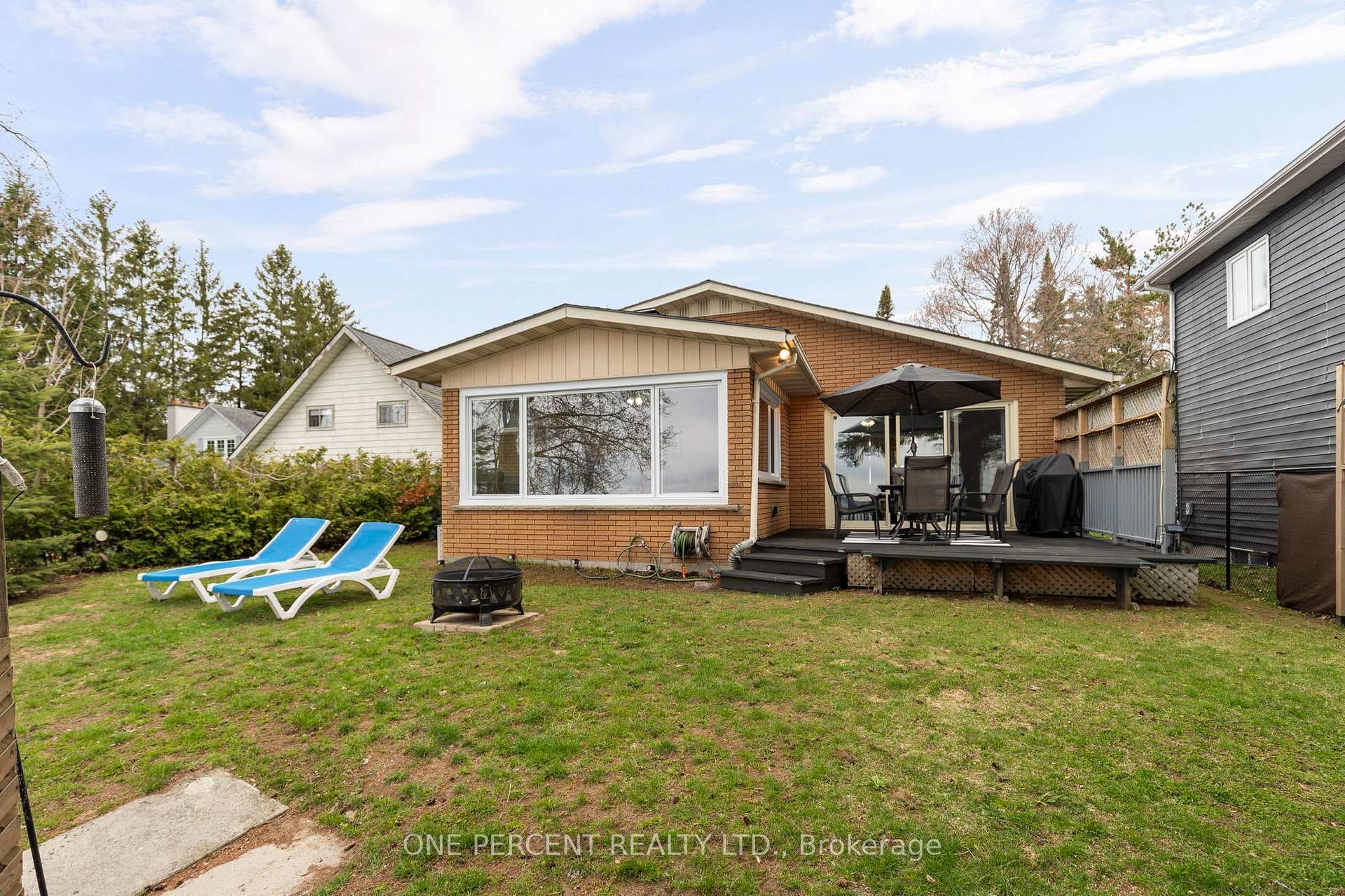 Welcome to 2997 Lakeside Dr, Orillia