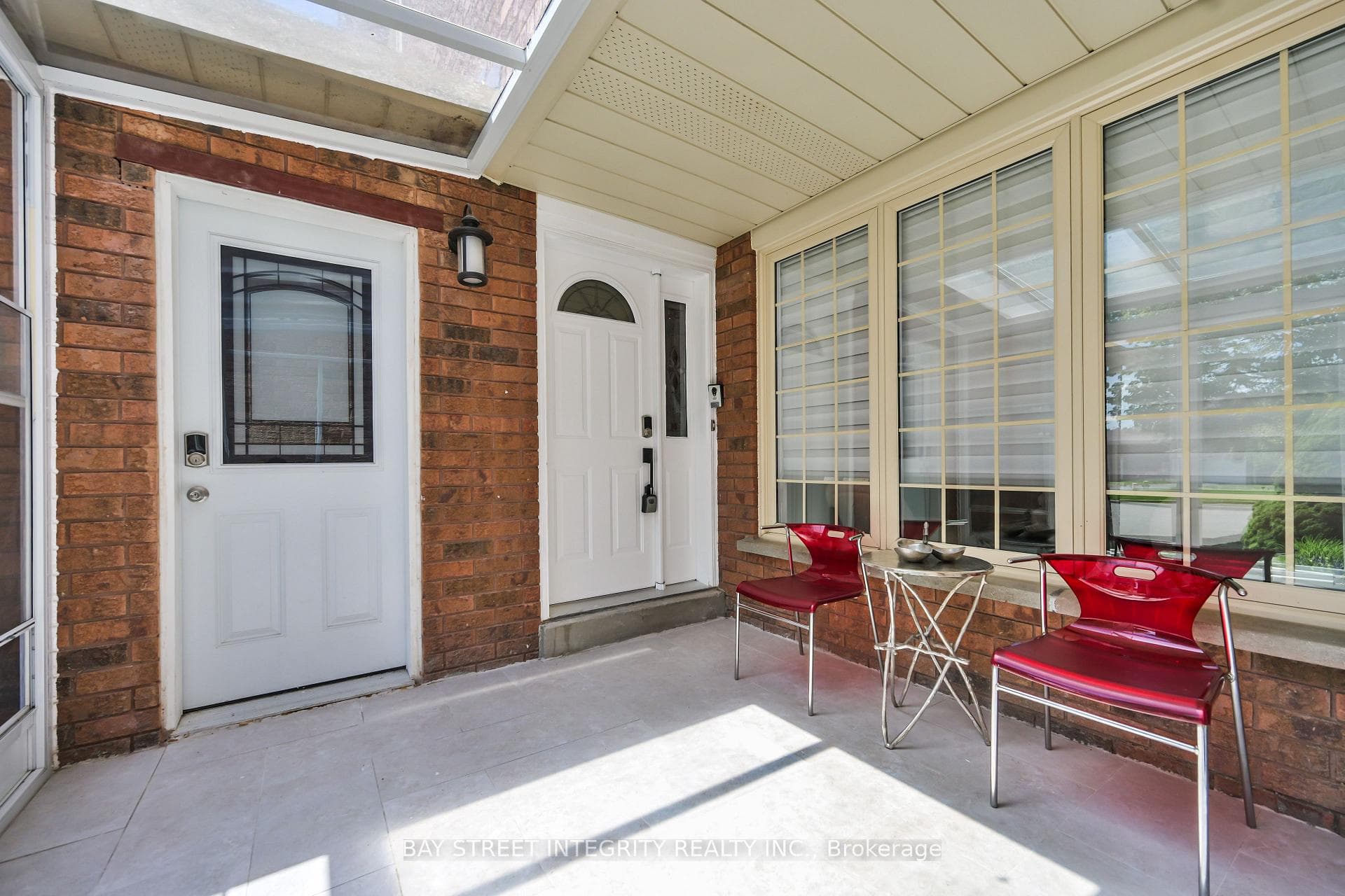 111 Michener Crescent photo 3