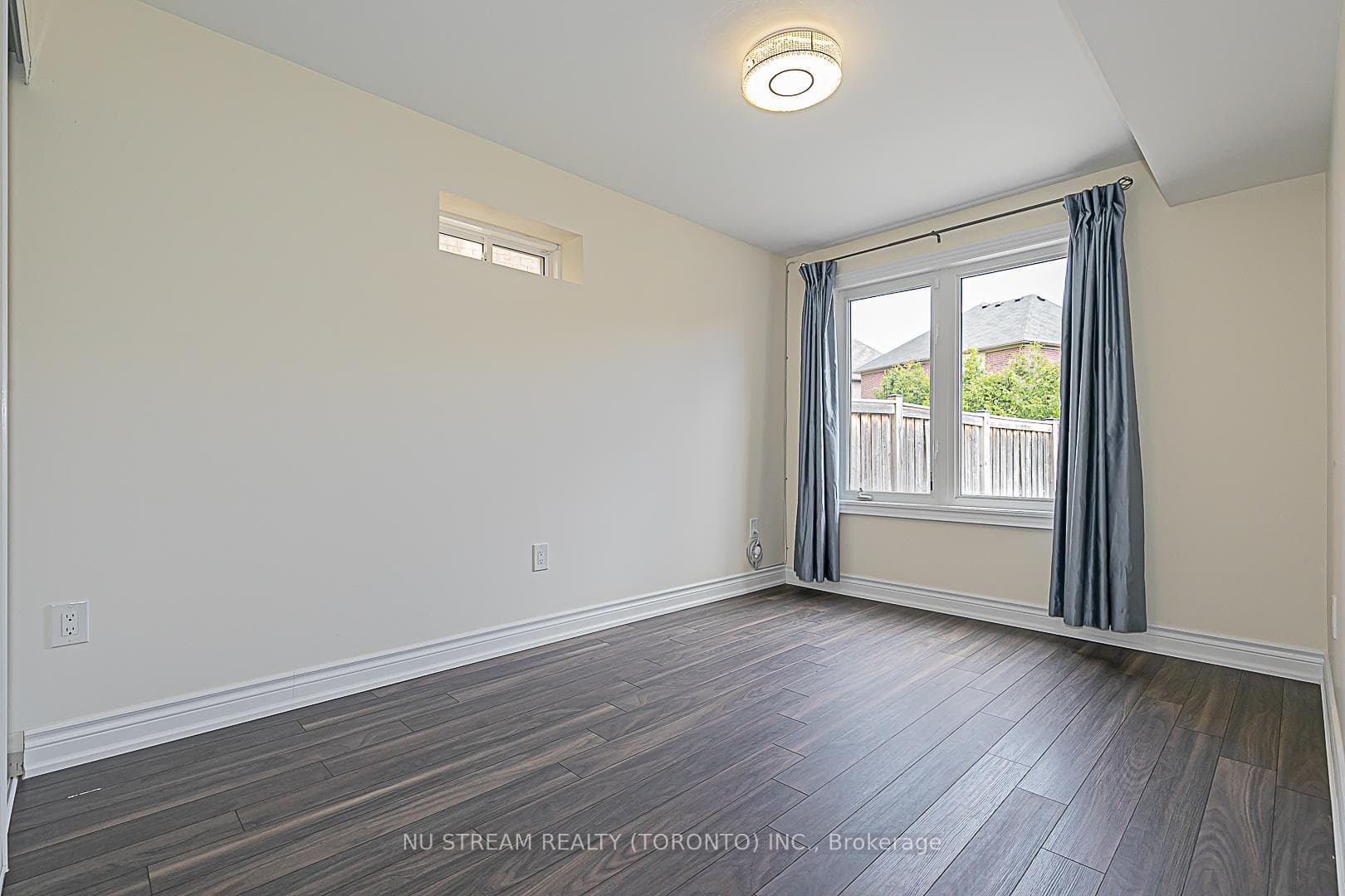 63 Heintzman Crescent photo 35
