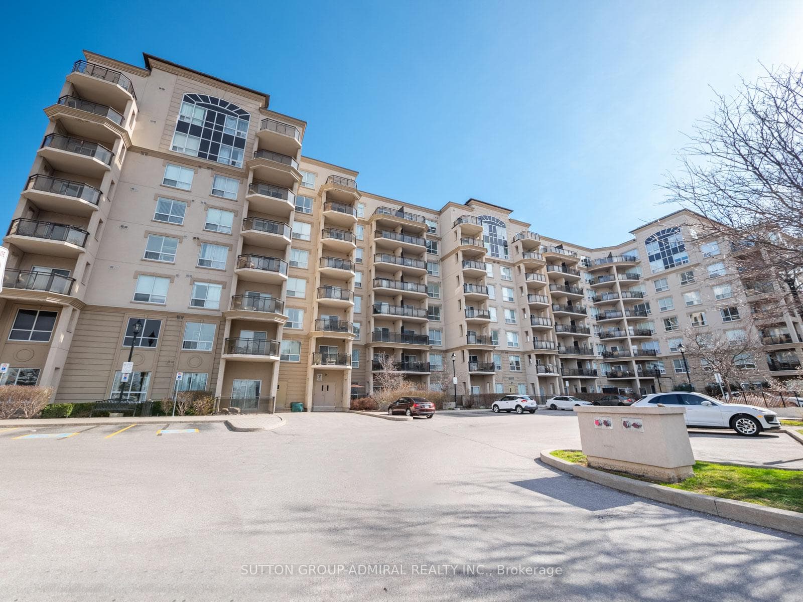 2 Maison Parc Court Unit 311 photo 1