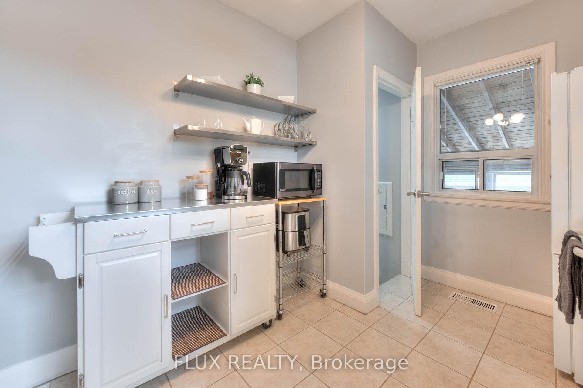 577 Stirling Avenue photo 14