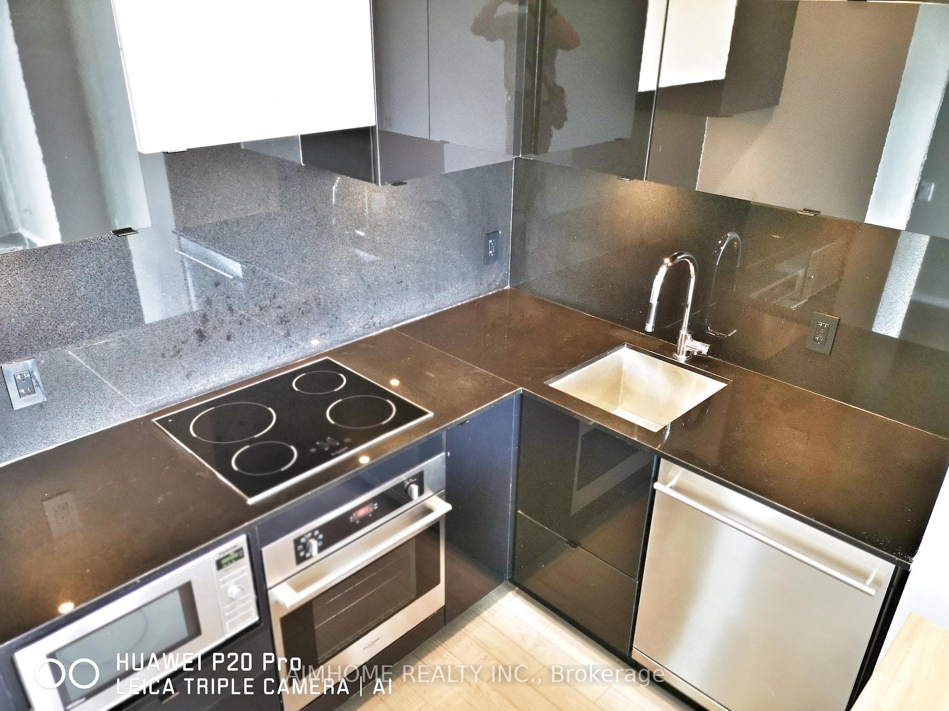 125 Peter Street Unit 601 photo 4