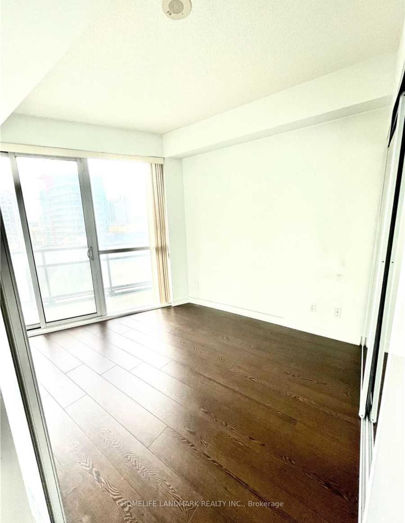 20 Bruyeres Mews Unit 1015 photo 7