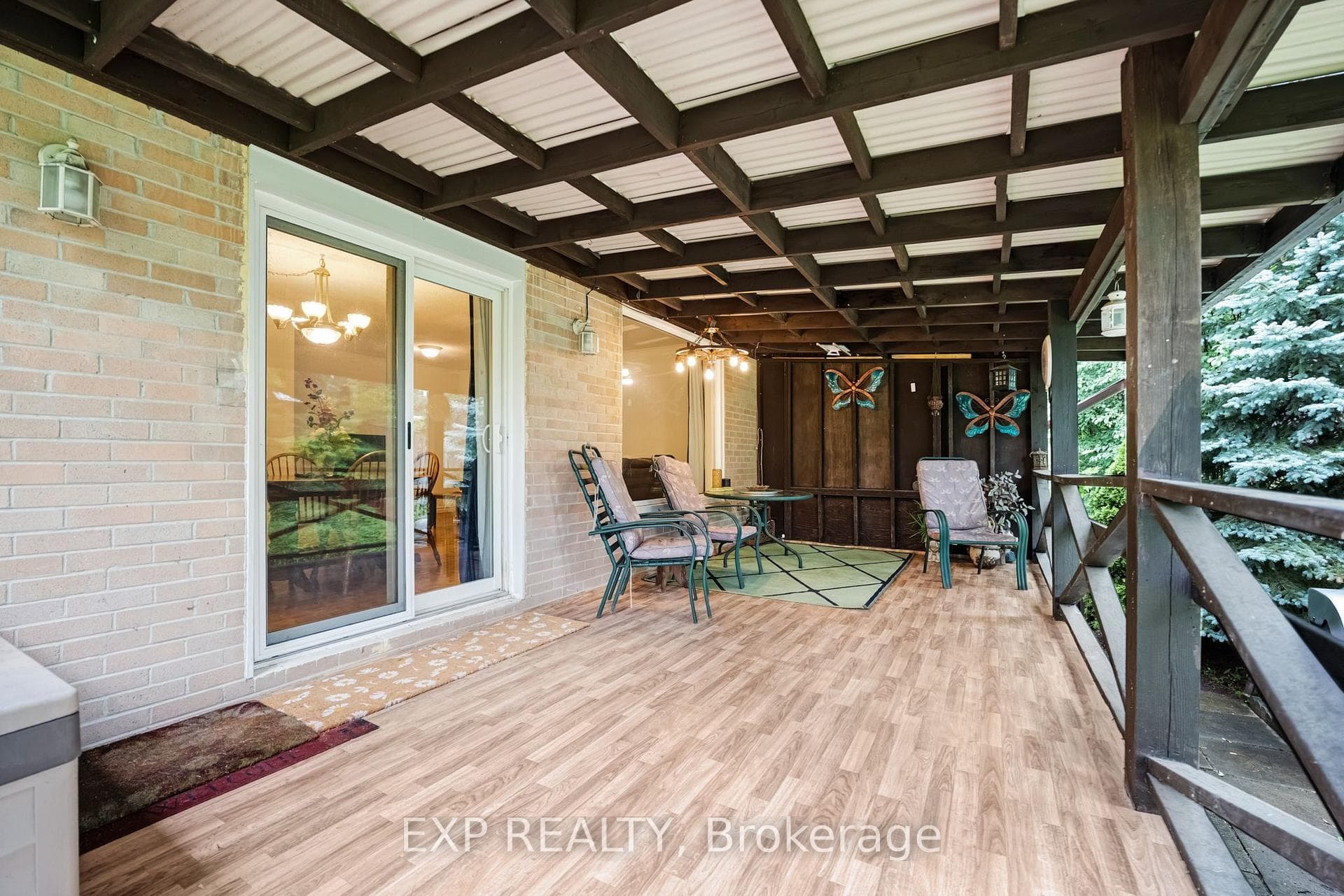 639 Irwin Crescent photo 35