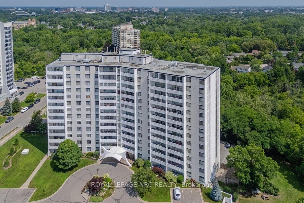 Top Floor, 2nd from left w South Easterly Views