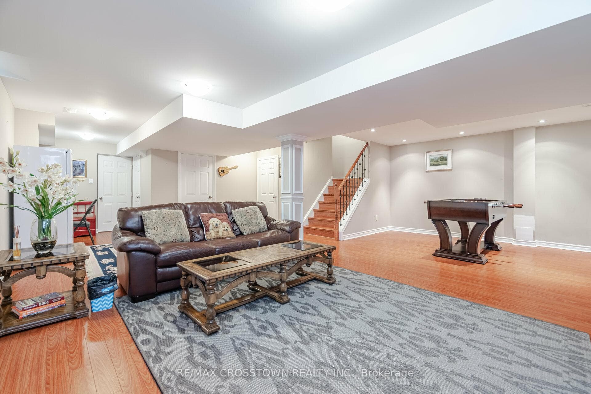 876 Fable Crescent photo 36