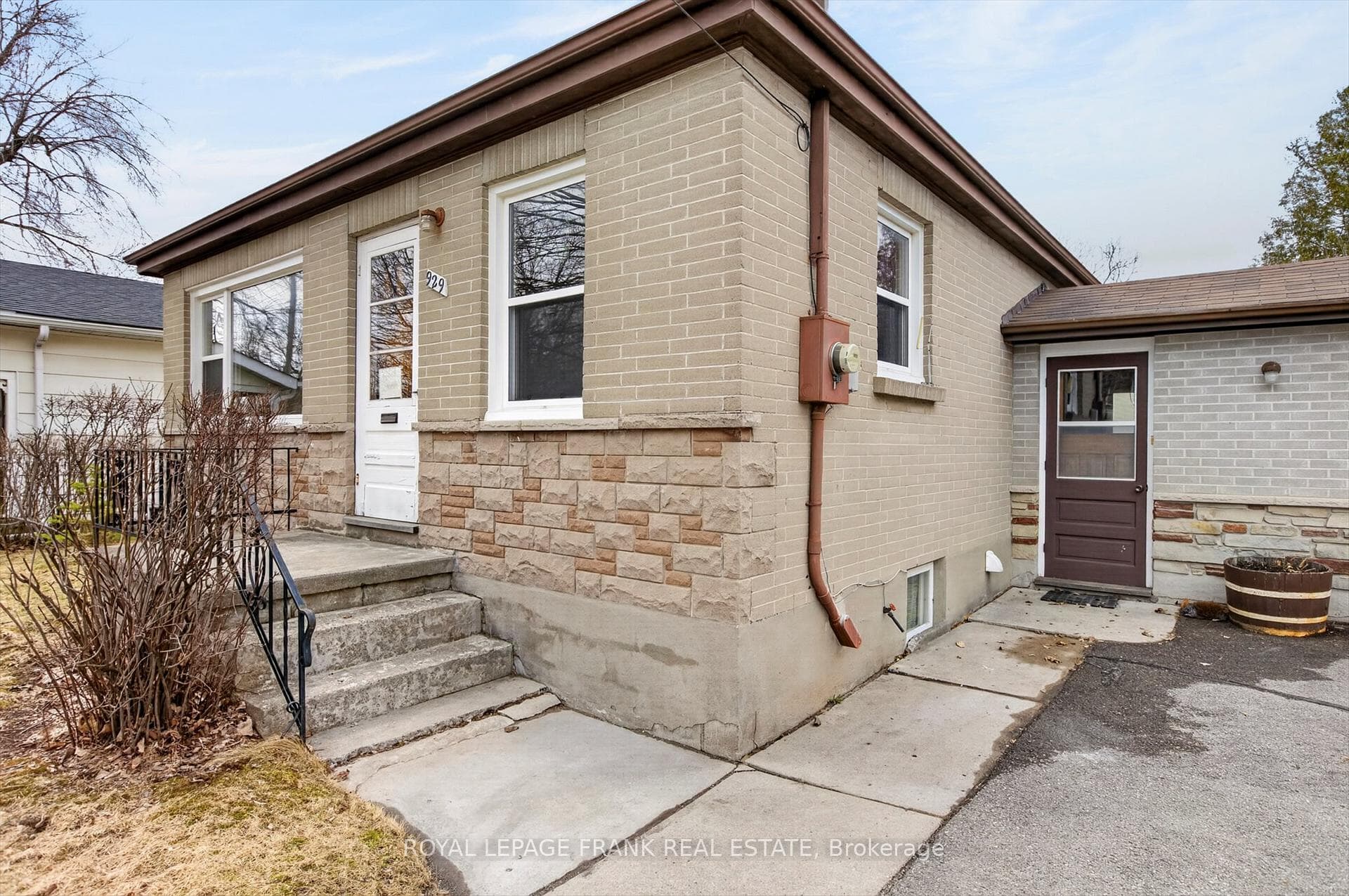 929 Western Avenue photo 3
