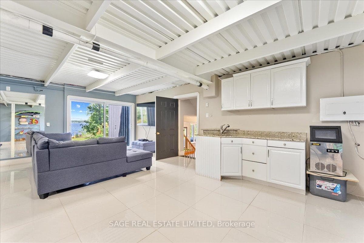 1634 Morris Avenue photo 38