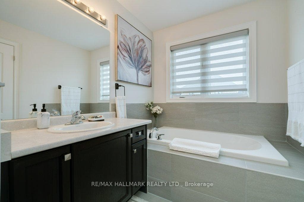 245 Cranbrook Crescent photo 19