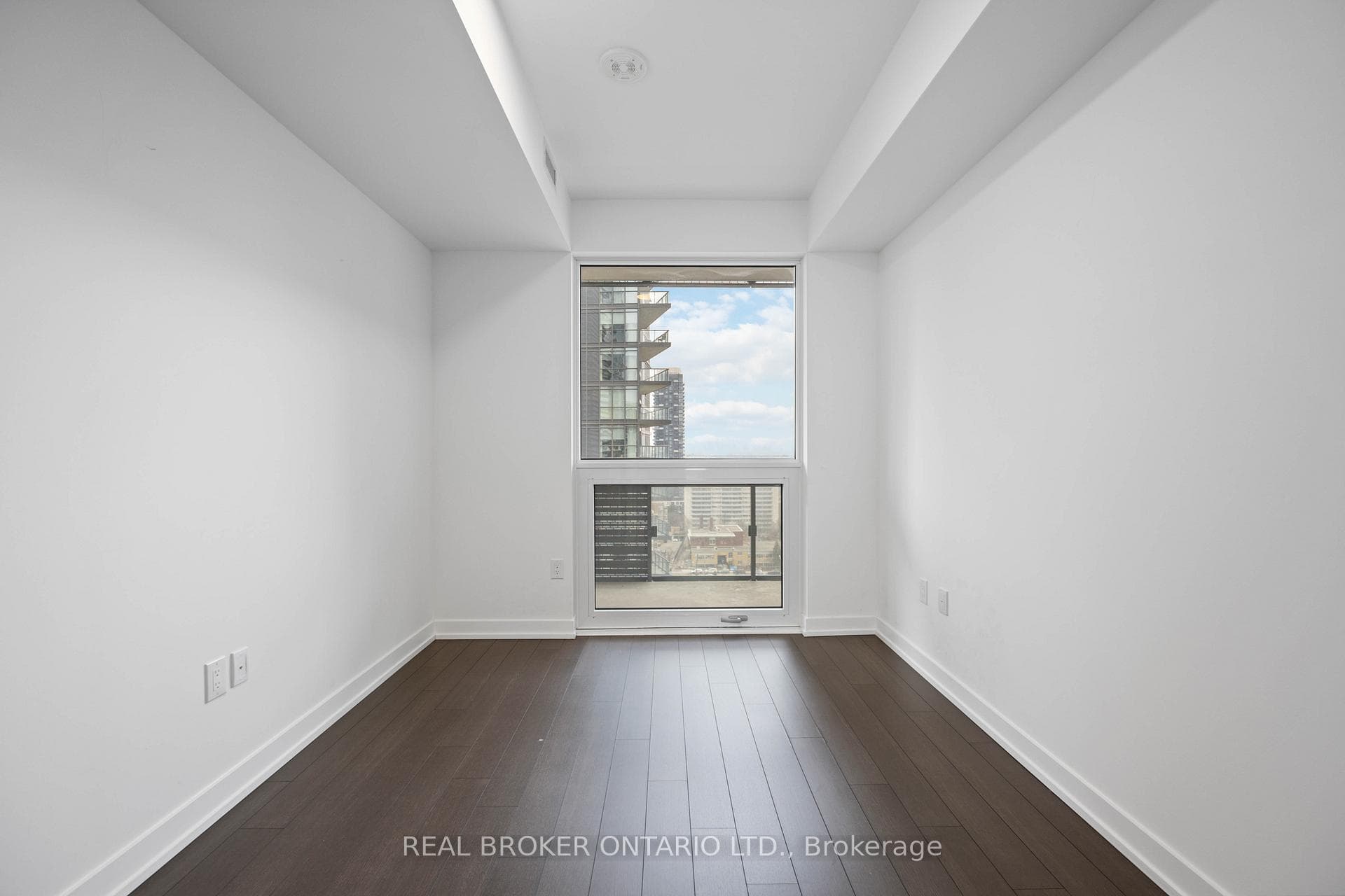 39 Roehampton Avenue Unit 1408 photo 6