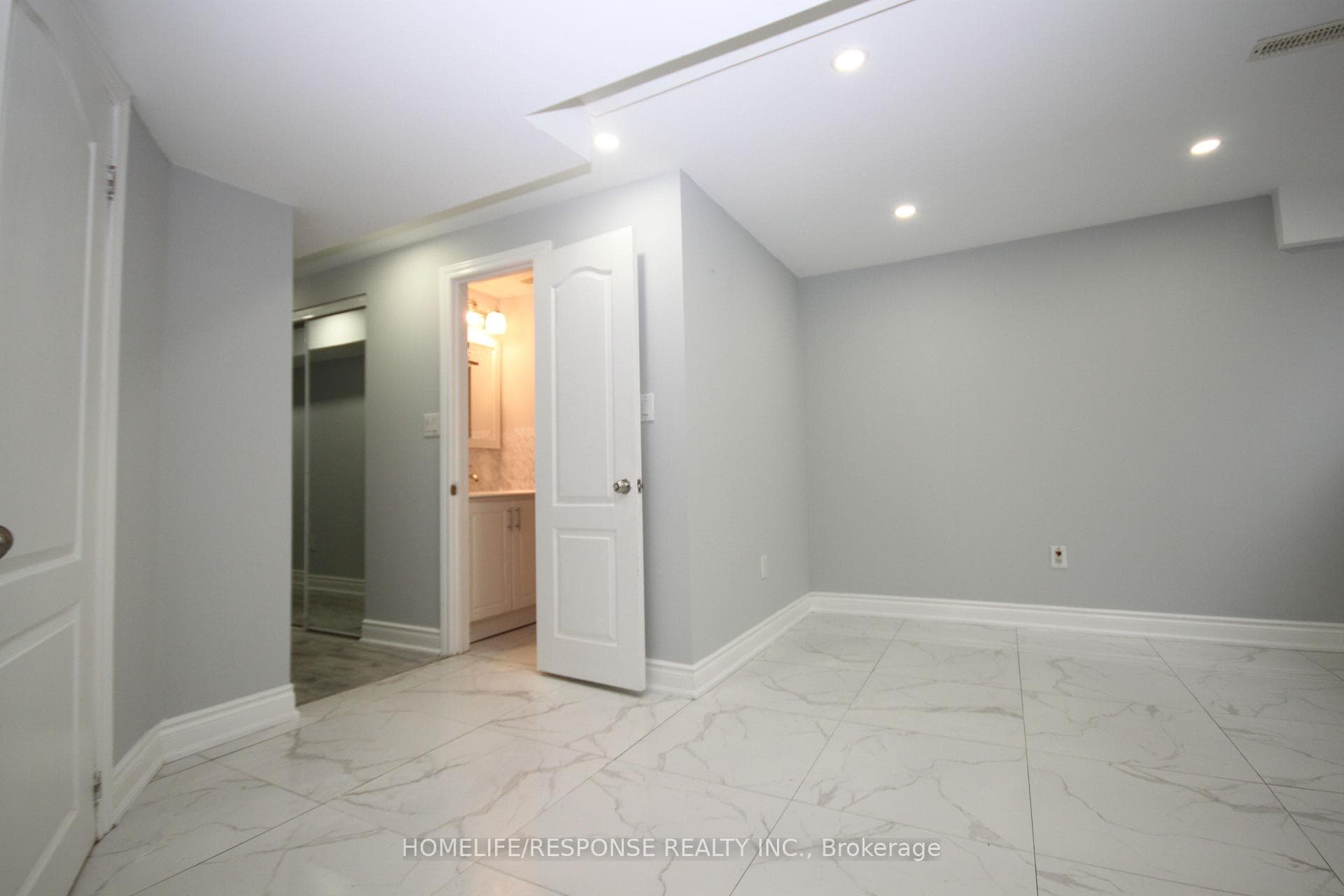 11 Saddlecreek Court photo 10